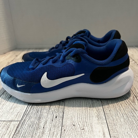 Nike Revolution 7 Shoes FB7689 401 Royal Blue White Black Kids Size 1Y Unisex - Picture 3 of 6